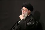 تصویری دیده نشده از رهبر شهید انقلاب در منزلشان
