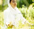 تمرین یوگا آناهیتا همتی در فضای باز+عکس