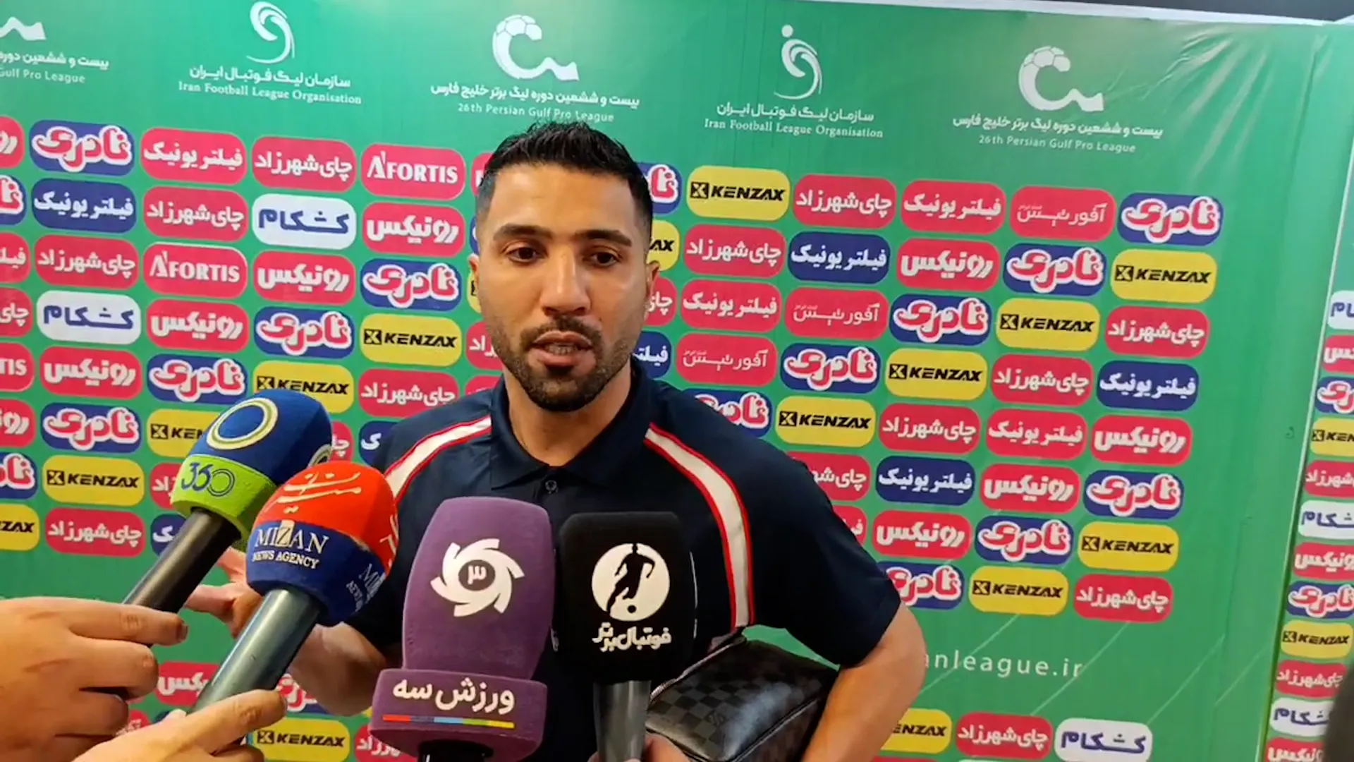 فرشید اسماعیلی درِ اتاق داوران را شکست!