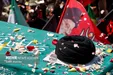 وداع احساسی سیدهادی خامنه‌ای با پیکر رهبر شهید + عکس