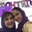 فاطمه گودرزی در کنار دخترش