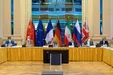 موافقت امریکا با لغو تحریم‌های انرژی، پتروشیمی، بانک، خودروسازی، کشتیرانی، بانک، بیمه و ۷۴۸ مقام ایرانی