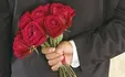 سرقت در لباس خواستگار با گل و شیرینی +فیلم