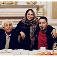 نوید محمدزاده در کنار پدر و مادرش +عکس