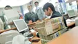 باید نقدینگی به سمت بانک‌ها بازگردد/ دولت از روش‌های دیگری مشکلات بانک‌ها را حل کند