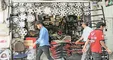 قیمت‌گذاری انحصاری لوازم یدکی خودرو در خیابان چراغ برق!/ نوسان دلار بهانه‌ای برای گران فروشان