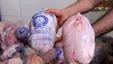 مرغ منجمد در صف ورود به بازار