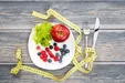 چگونه با رژیم غذایی، تنها شکم و پهلوی خود را لاغر کنیم؟