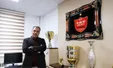 حمله همه جانبه هواداران به موبایل مدیرعامل پرسپولیس!