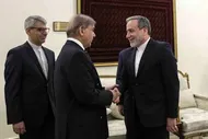 ببینید| ویدئویی از دیدار عراقچی با نخست وزیر پاکستان