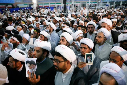 هشدار «شرق» درباره دگردیسی هویت روحانیت؛ پیوند روحانیت با قدرت سیاسی، نقد درون‌گفتمانی را دشوار کرده است