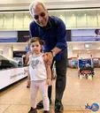 مهران مدیری و دختر طرفدار در فرودگاه +عکس