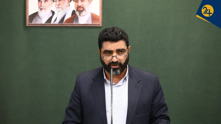 آقای راستینه، کاش مسیر نادرست را برویم! | تمجید عجیب نماینده پایداری از فوتبال بحران‌زده