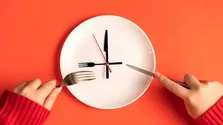 چرا خوردن شام دیروقت خطرناک است؟