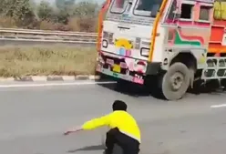 ببینید| حمله هندی‌ها به کامیون‌هایی که گمان می کردند حامل گوشت گاو است!