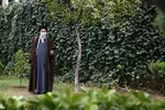تصاویری از رهبر به مناسبت روز درختکاری +فیلم