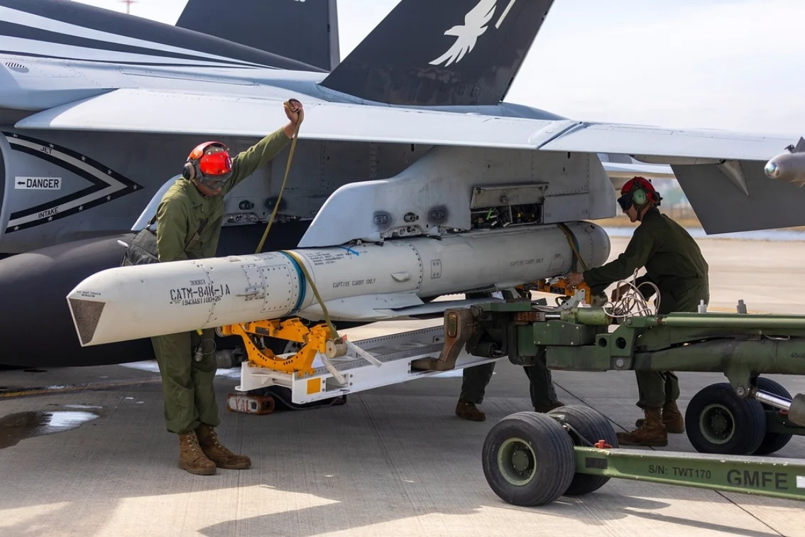موشک کروز AGM-84H/K SLAM-ER