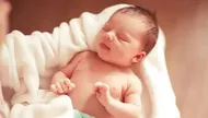 ببینید| لحظات دلهره‌آور از نجات یک نوزاد توسط نگهبان بیمارستان
