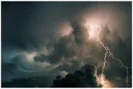 ببینید| صاعقه جان فوتبالیست تایلندی را گرفت