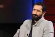 تی‌شرت جنجالی ایمان صفا در مراسم ختم مادر عمو پورنگ خبرساز شد +عکس