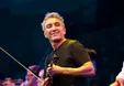 ببینید| پخش آهنگ شادمهر عقیلی روی آنتن زنده تلویزیون و تمجید از او | اینجا جاش واقعا خالیه..