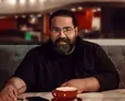 ببینید| رضا صادقی روی تخت بیمارستان بعد از جراحی سخت