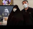 عکس تلخ/ ننه علی کنار قاب عکس علی انصاریان