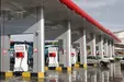 امکان سوخت گیری آزاد هم در پمپ بنزین وجود ندارد +فیلم