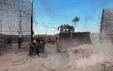 شادی مردم فلسطین روی خودرو‌های نظامی اسرائیل +عکس