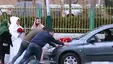 واکنش مردم به خراب شدن ماشین عروس در خیابان! +فیلم