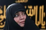 ببینید| اشک‌های الهام چرخنده در تجمعات شبانه برای رهبر شهید