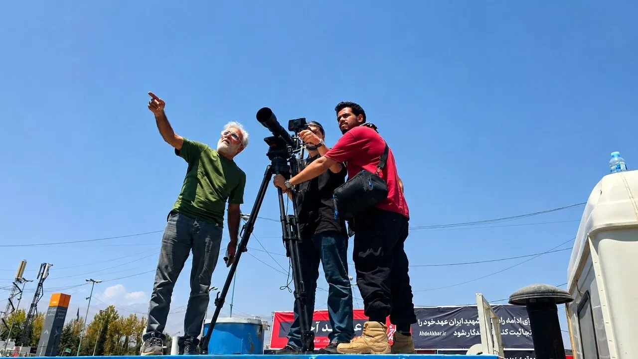کارگردان مشهور سینما در حال ساخت مستند بدرقه رهبر شهید کارگردان مشهور سینما در حال ساخت مستند بدرقه رهبر شهید