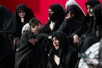 تصاویر تشییع و خاکسپاری پیکر علی شمخانی و عزاداری خاندان او بر سر مزار