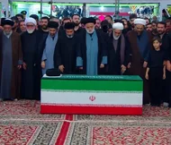 ببینید| اقامه نماز سید مصطفی خامنه‌ای بر پیکر رهبر شهید