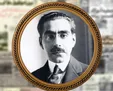 نوۀ مظفرالدین شاه درحال قلیان کشیدن در کنار ملک‌الشعرای بهار +عکس