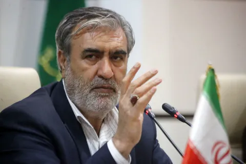 عزیزی: آمریکا با زبان قدرت مجبور به ترک منطقه خواهد شد
