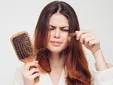 برای توقف ریزش مو این ویتامین‌ها را بخورید!