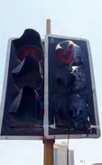 ذوب شدن چراغ راهنمایی در اهواز + عکس