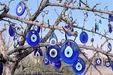خرافات عجیب ایرانی ها، از مزایای داشتن پیشانی بلند تا عطسه و صبر!