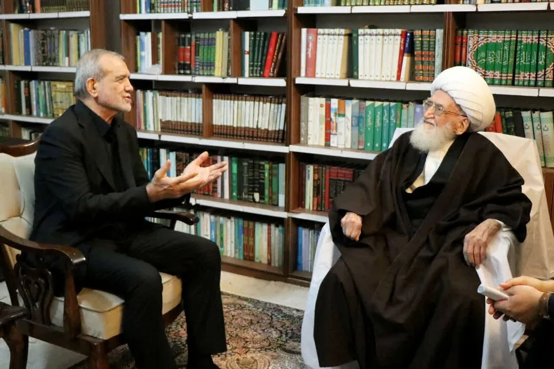 پزشکیان خانوادگی به دیدار آیت الله نوری همدانی رفت