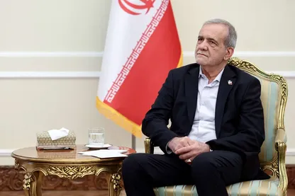 پزشکیان: قیمت سهمیه سوم بنزین تا ۱۰ هزار تومان افزایش خواهد یافت | اگر برخی افراد تحلیل‌هایشان را در جیب خودشان بگذارند، به صلح نزدیک‌تر شویم