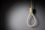 پاره شدن طناب دار و رهایی قاتل از قصاص