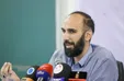 فرزند حمید نوری: عینک پدرم مناسب نیست/ پدرم بیش از ۱۰ روز در انفرادی است که این مصداق شکنجه است