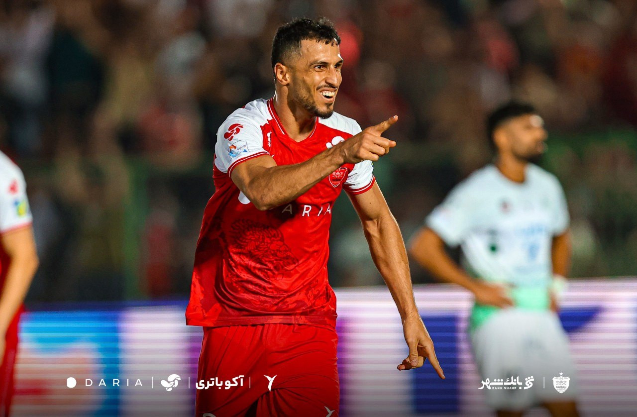 جشن ویژه علی علیپور پس از تبدیل شدن به دومین گلزن برتر تاریخ پرسپولیس جشن ویژه علی علیپور پس از تبدیل شدن به دومین گلزن برتر تاریخ پرسپولیس