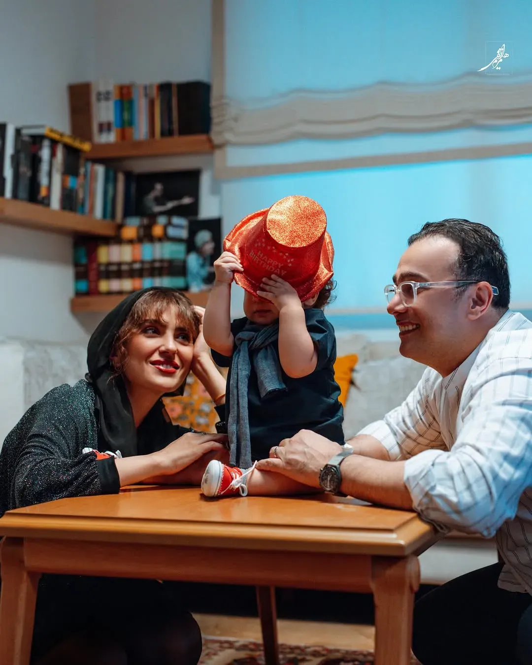 مونا کرمی مونا کرمی