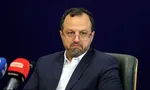 اعتماد خطاب به وزیر اقتصاد؛ اگر نرخ دلار آزاد را قبول ندارید، چرا شمش طلا را به همین نرخ به مردم می‌فروشید؟