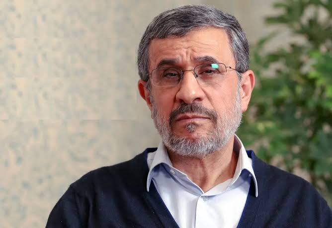 عکس| احمدینژاد با دوستان و همکارانش دیدار کرد عکس| احمدینژاد با دوستان و همکارانش دیدار کرد
