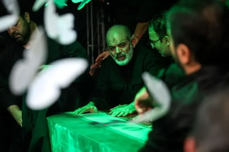 وداع فرمانده کل سپاه با پیکر رهبر شهید انقلاب