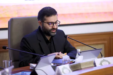 سقاب اصفهانی: دولت پزشکیان فدایی رهبری است؛ تیر نباید به رهبری بخورد