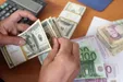 ایرانیان برای سرمایه گذاری علاقه‌ای به ایران ندارند/ دولتمردان به جای جذب سرمایه به فکر خروج سرمایه ها از کشور باشند